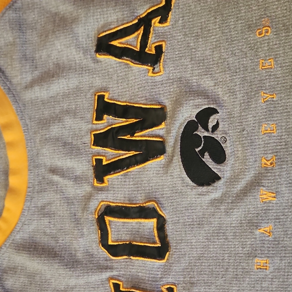 P2 Athletics Iowa Hawkeyes Long Sleeve Cut-Off Crop Top - Size 2XL (Distressed!) - Picture 6 of 7